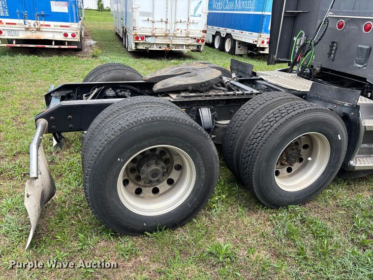 image for item FG0270 2014 Kenworth T680 semi truck
