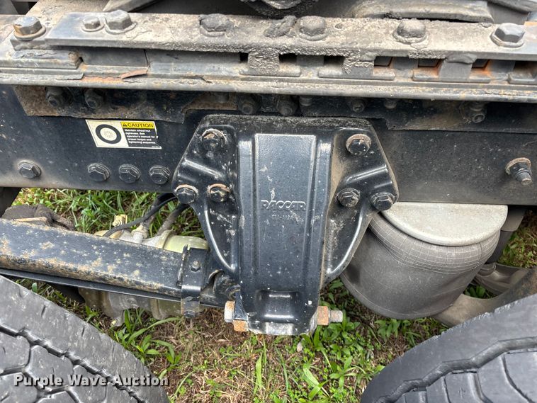 image for item FG0270 2014 Kenworth T680 semi truck
