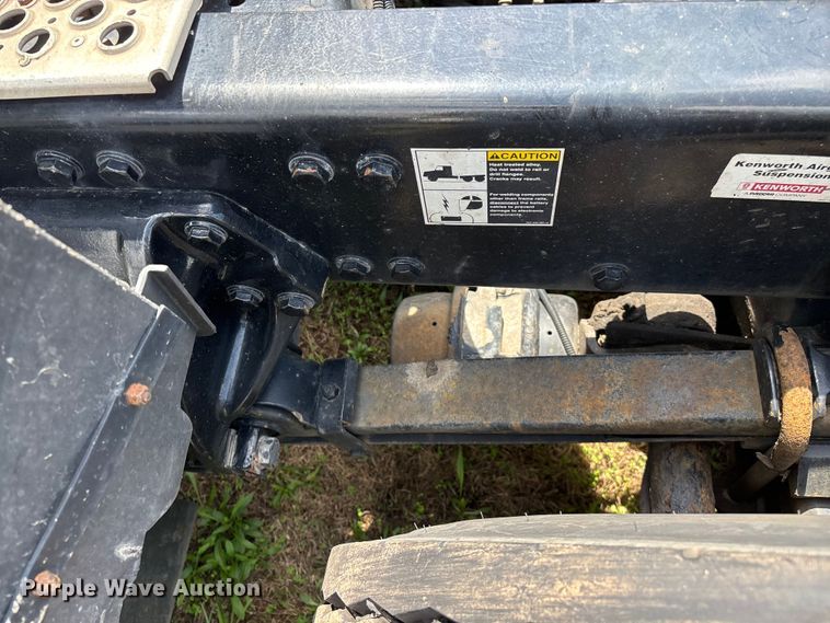 image for item FG0270 2014 Kenworth T680 semi truck