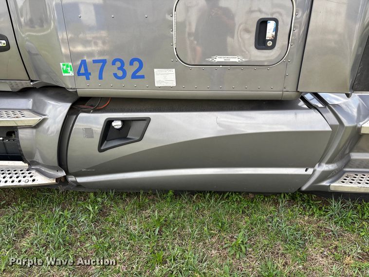 image for item FG0270 2014 Kenworth T680 semi truck