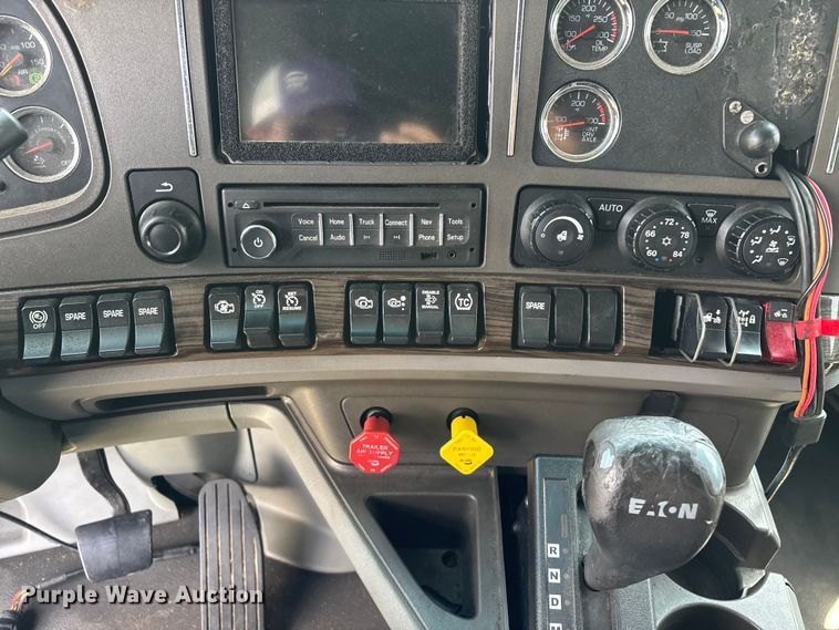 image for item FG0270 2014 Kenworth T680 semi truck