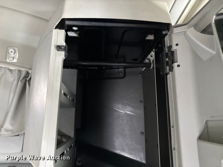 image for item FG0270 2014 Kenworth T680 semi truck