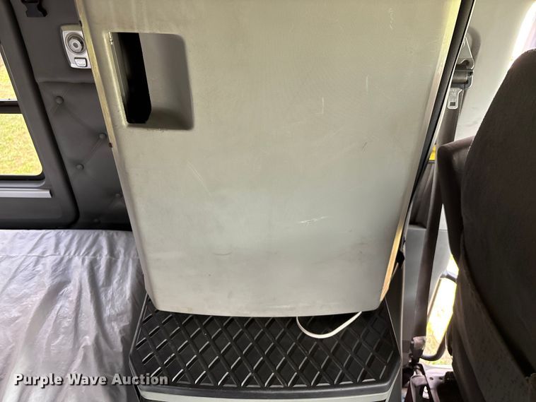 image for item FG0270 2014 Kenworth T680 semi truck