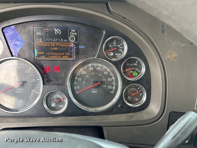 image for item FG0270 2014 Kenworth T680 semi truck