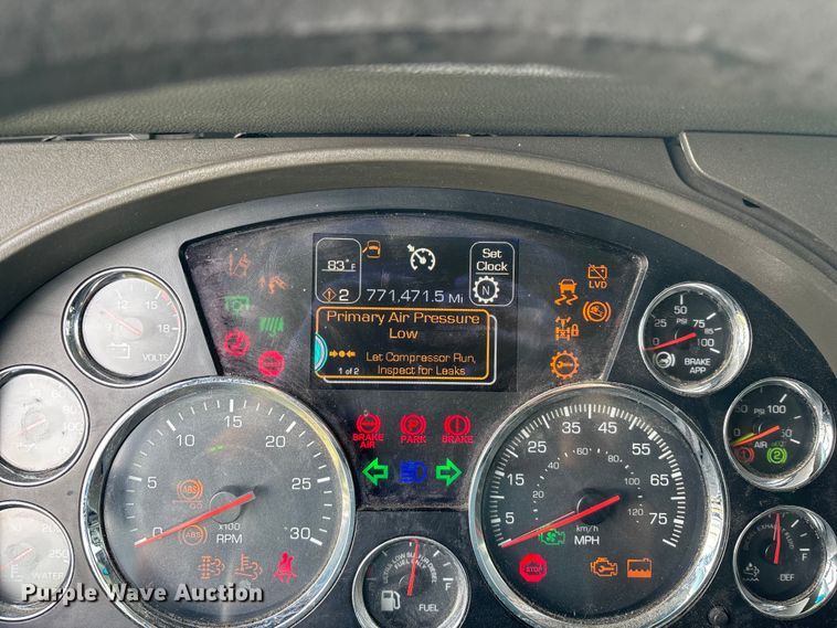 image for item FG0270 2014 Kenworth T680 semi truck
