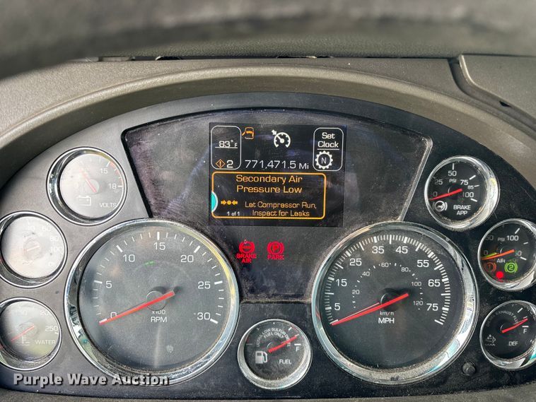 image for item FG0270 2014 Kenworth T680 semi truck