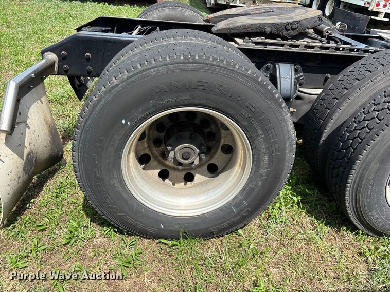 image for item FG0270 2014 Kenworth T680 semi truck