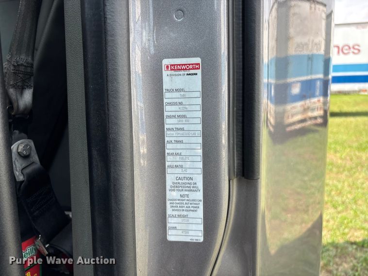 image for item FG0270 2014 Kenworth T680 semi truck