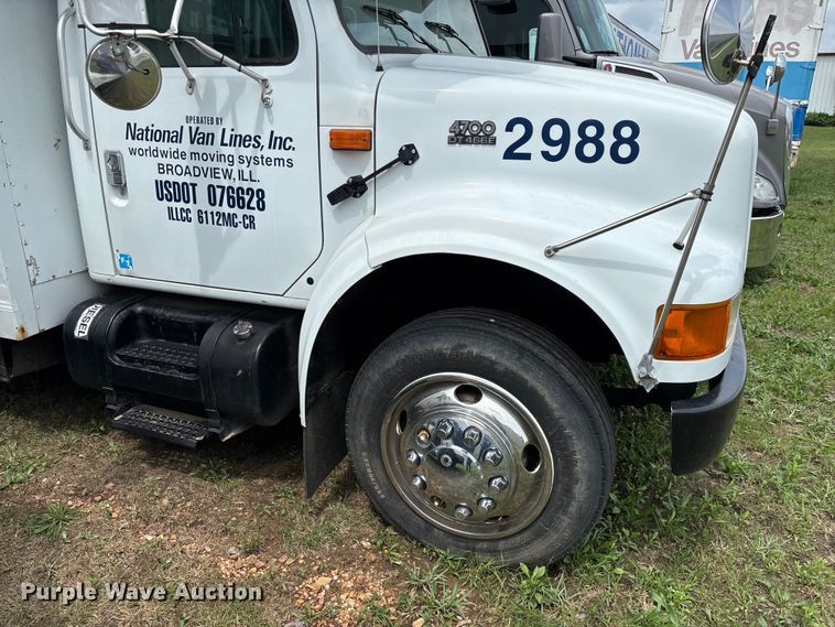 image for item FG0271 2001 International 4700 box truck