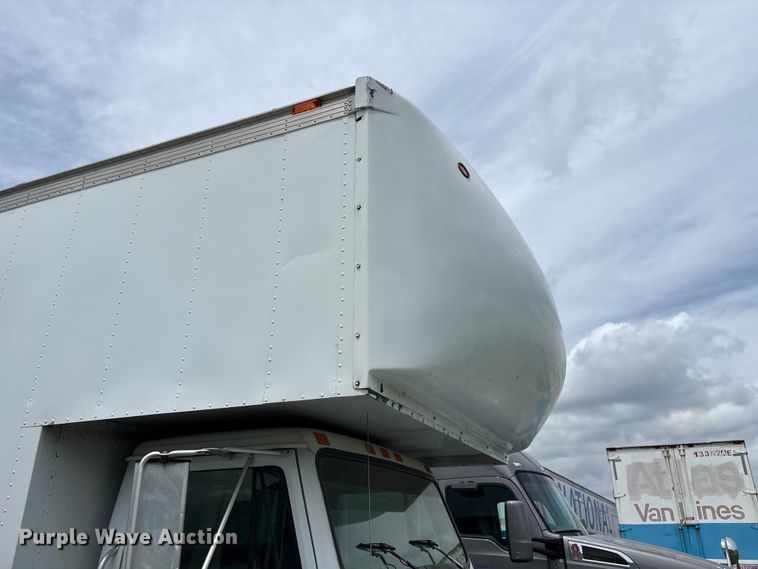 image for item FG0271 2001 International 4700 box truck