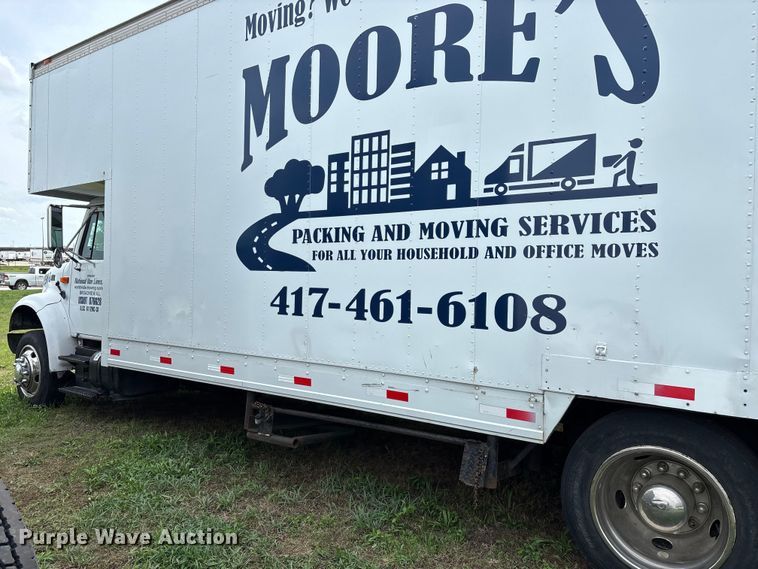 image for item FG0271 2001 International 4700 box truck