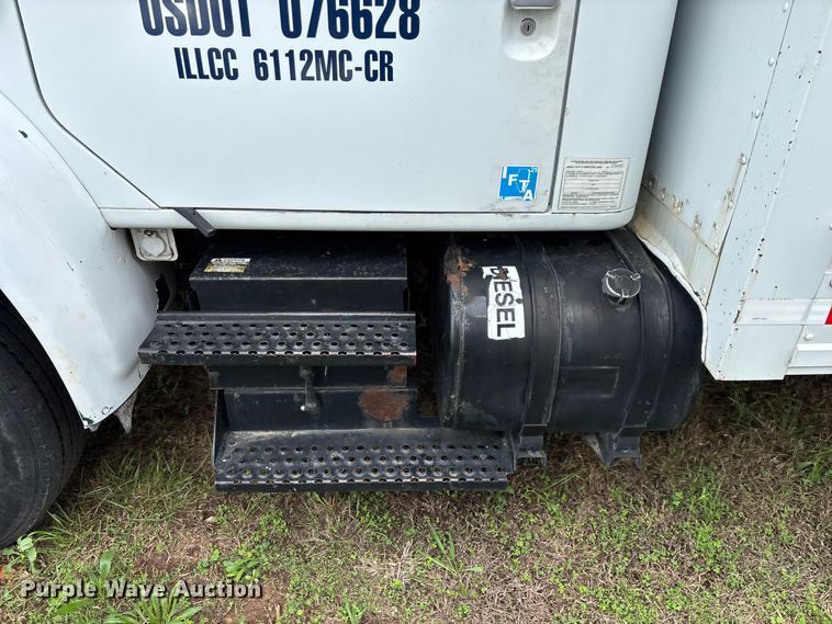 image for item FG0271 2001 International 4700 box truck