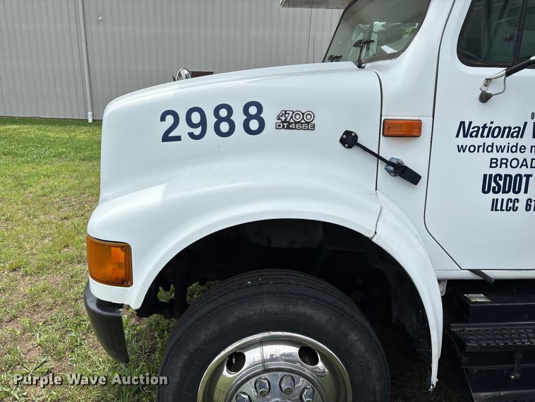 image for item FG0271 2001 International 4700 box truck