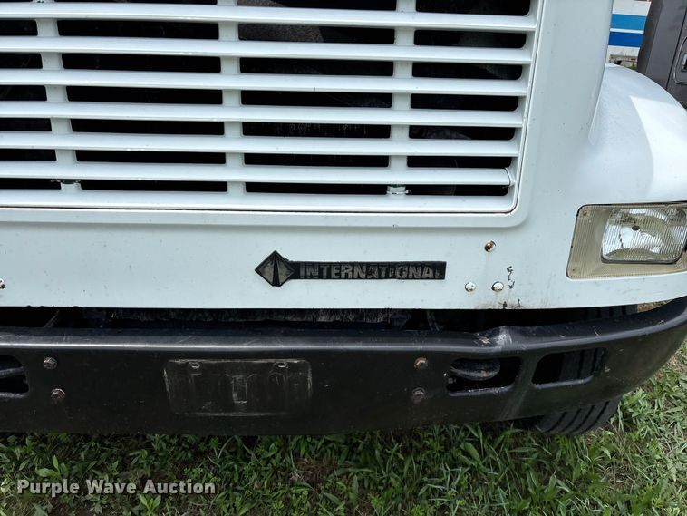 image for item FG0271 2001 International 4700 box truck