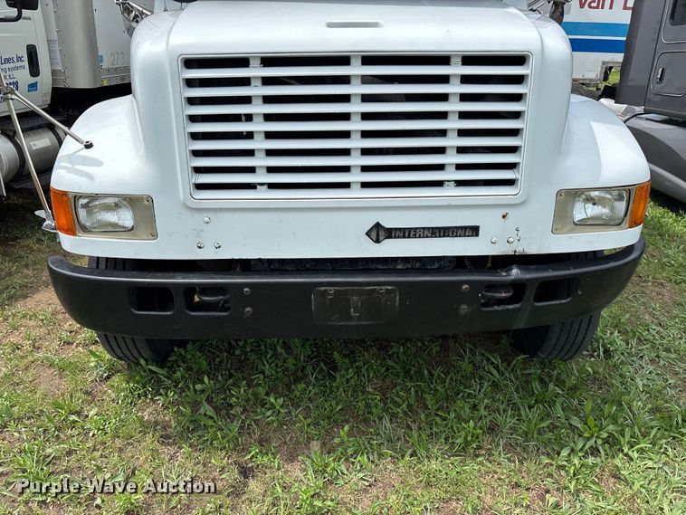 image for item FG0271 2001 International 4700 box truck