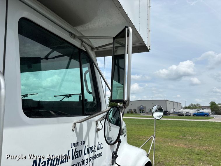 image for item FG0271 2001 International 4700 box truck
