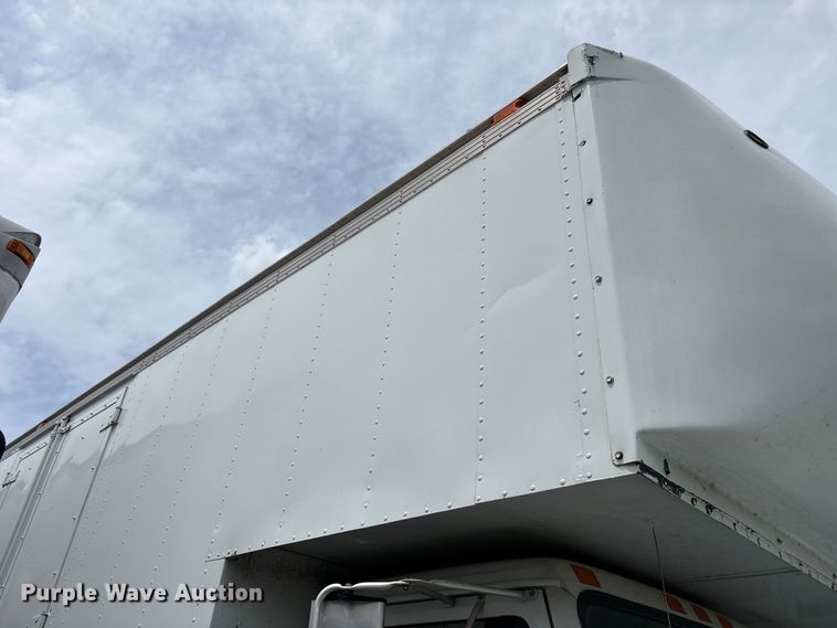 image for item FG0271 2001 International 4700 box truck