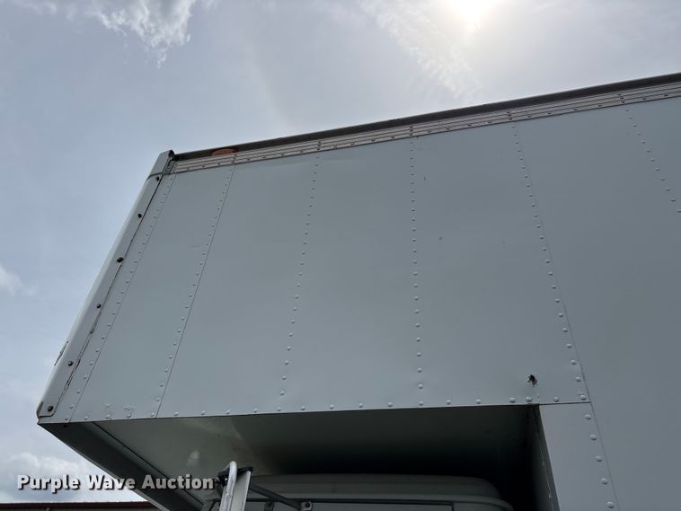 image for item FG0271 2001 International 4700 box truck