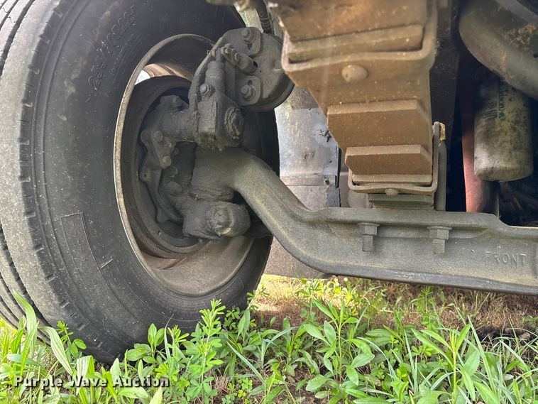 image for item FG0271 2001 International 4700 box truck