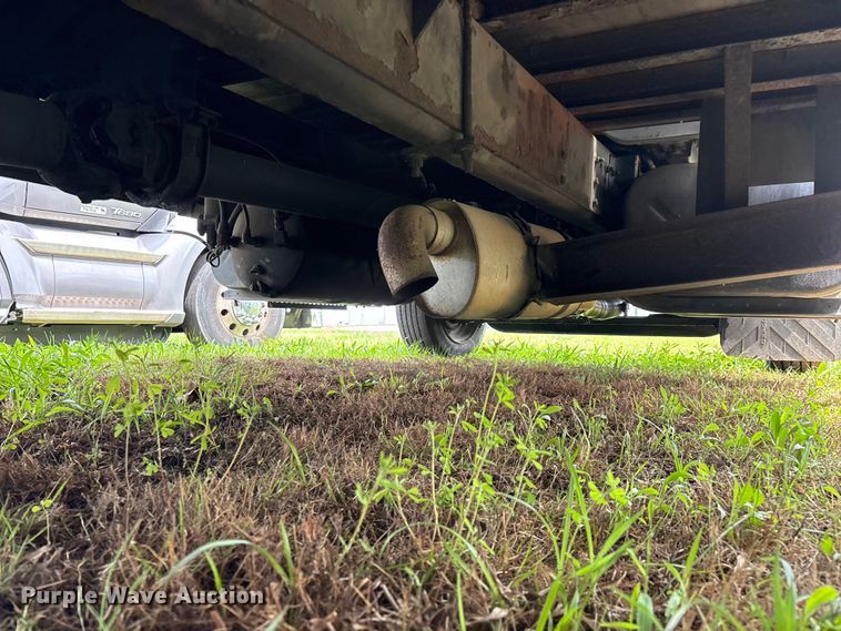image for item FG0271 2001 International 4700 box truck