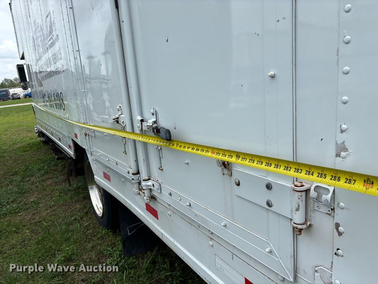 image for item FG0271 2001 International 4700 box truck
