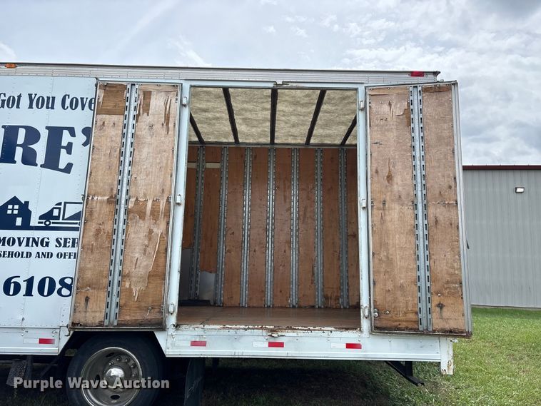 image for item FG0271 2001 International 4700 box truck