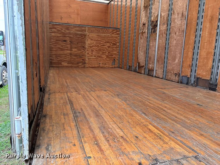image for item FG0271 2001 International 4700 box truck