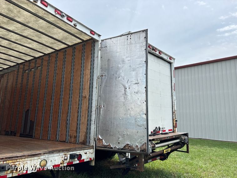 image for item FG0271 2001 International 4700 box truck