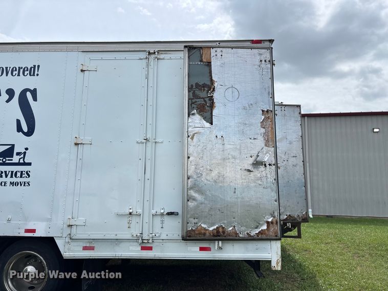image for item FG0271 2001 International 4700 box truck