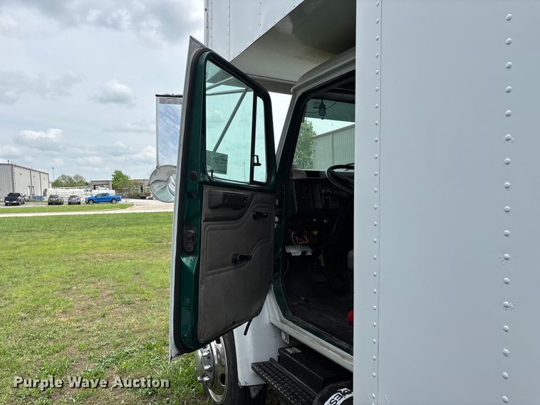 image for item FG0271 2001 International 4700 box truck