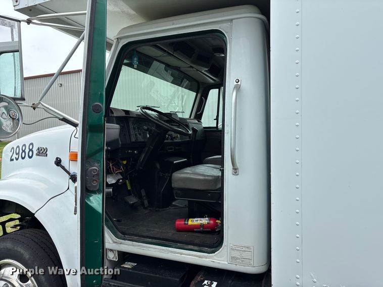image for item FG0271 2001 International 4700 box truck