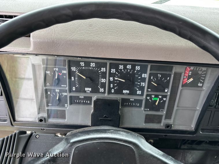 image for item FG0271 2001 International 4700 box truck