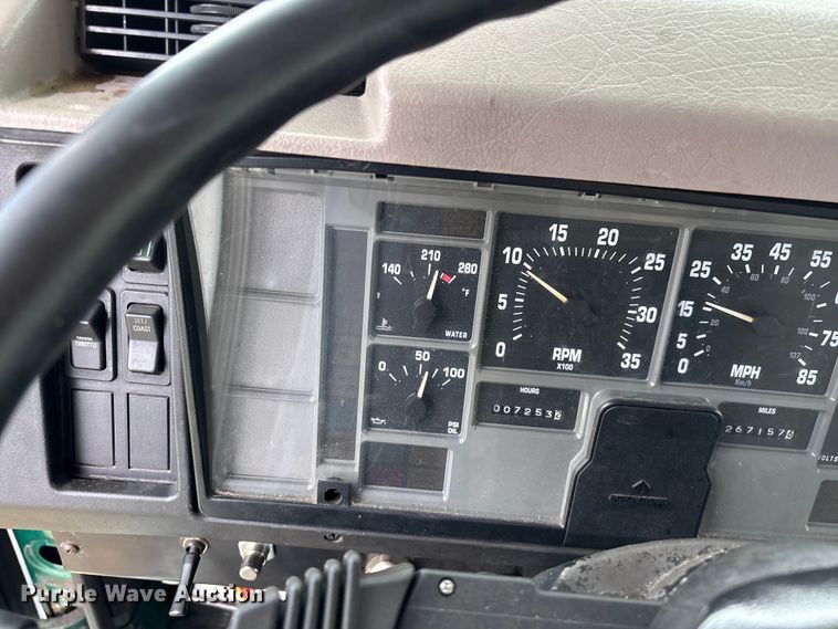 image for item FG0271 2001 International 4700 box truck