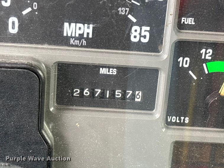 image for item FG0271 2001 International 4700 box truck