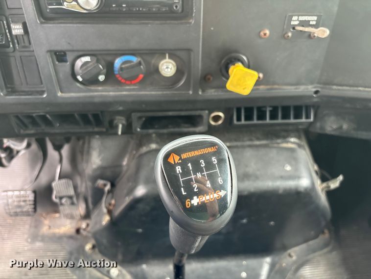 image for item FG0271 2001 International 4700 box truck