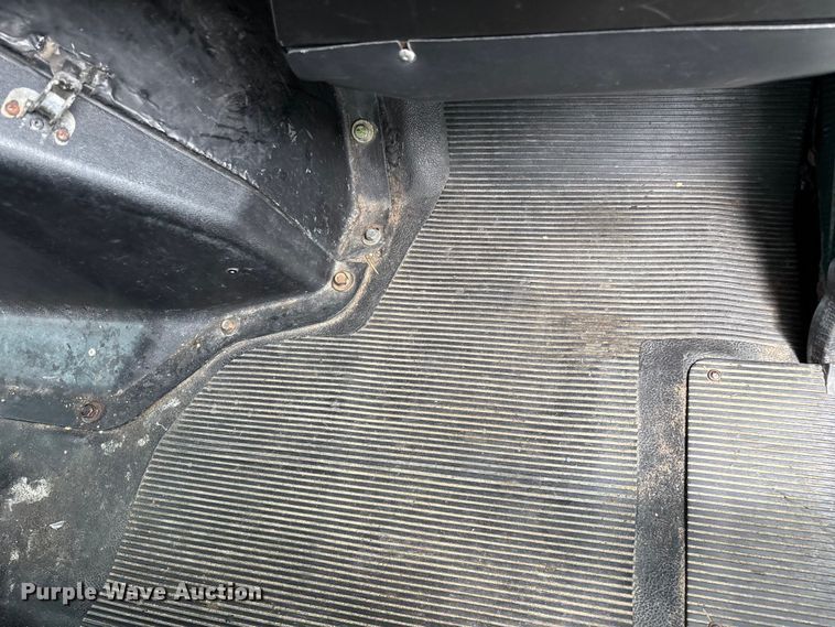 image for item FG0271 2001 International 4700 box truck