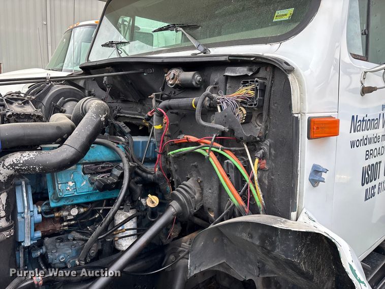 image for item FG0271 2001 International 4700 box truck