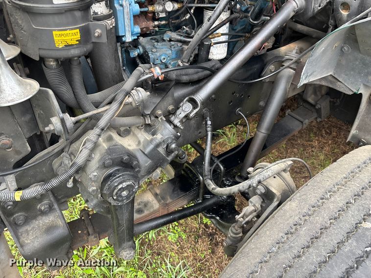 image for item FG0271 2001 International 4700 box truck
