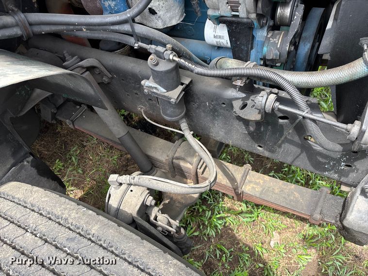 image for item FG0271 2001 International 4700 box truck