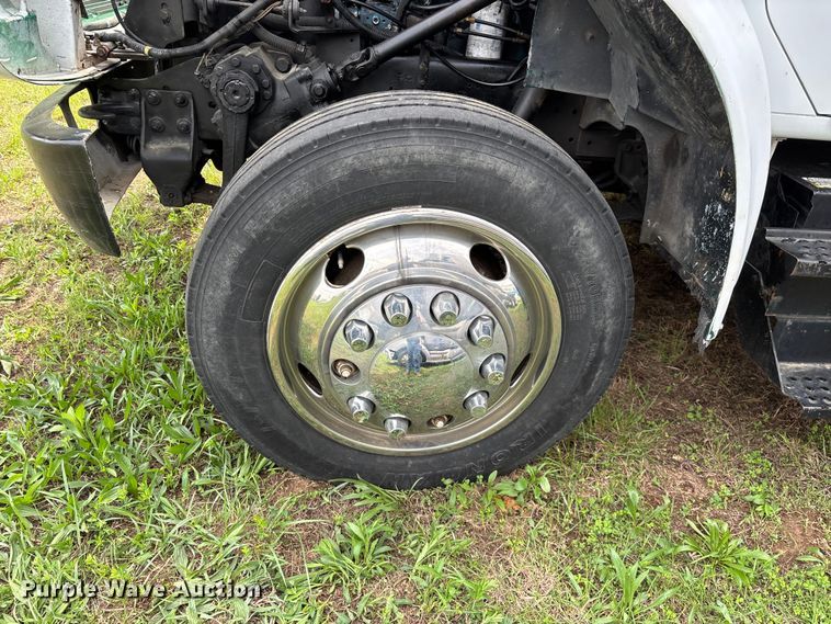 image for item FG0271 2001 International 4700 box truck