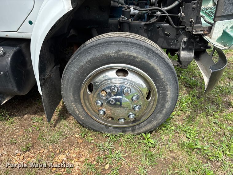 image for item FG0271 2001 International 4700 box truck