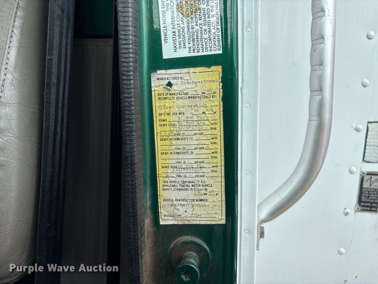 image for item FG0271 2001 International 4700 box truck