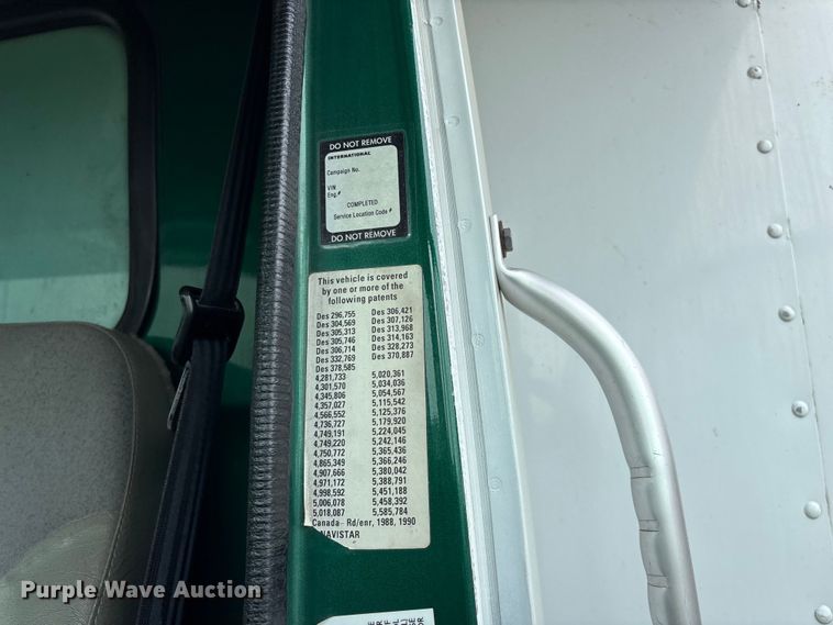 image for item FG0271 2001 International 4700 box truck