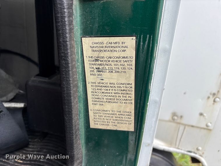 image for item FG0271 2001 International 4700 box truck