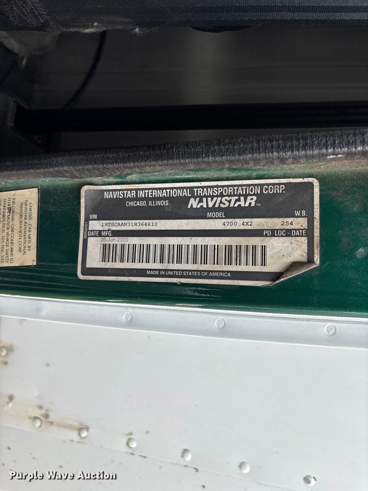image for item FG0271 2001 International 4700 box truck