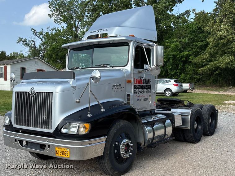 image for item FG0328 1998 International 9200  semi truck