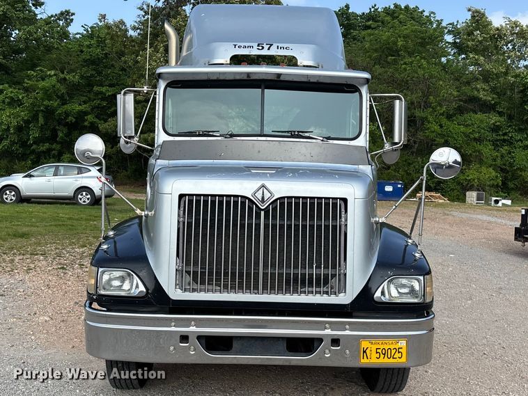 image for item FG0328 1998 International 9200  semi truck