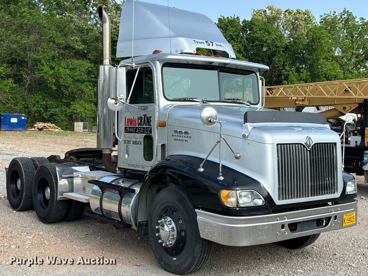 image for item FG0328 1998 International 9200  semi truck