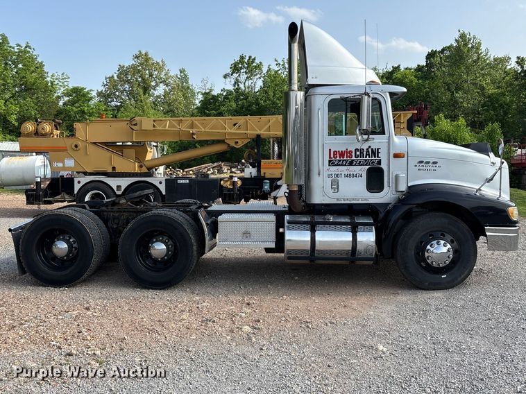 image for item FG0328 1998 International 9200  semi truck