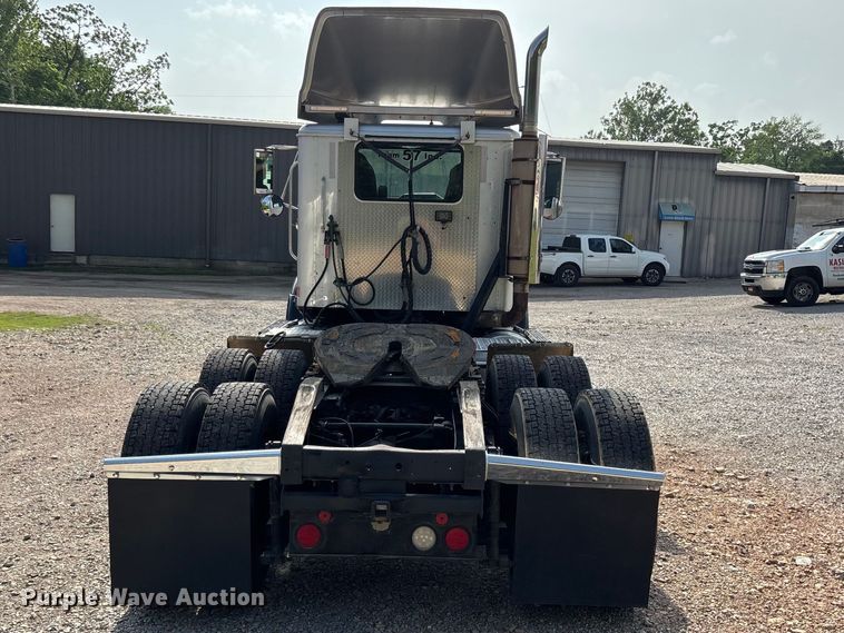 image for item FG0328 1998 International 9200  semi truck